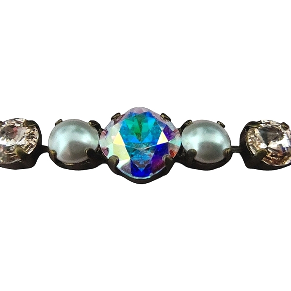 Vintage-Inspired Handmade Crystal & Pearl Bracelet with Antique Brass Setting - Picture 8 of 9